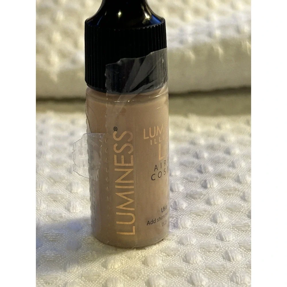 Luminess Air LOVE Illuminating Airbrush Makeup .25oz-NEW - Semi Sealed